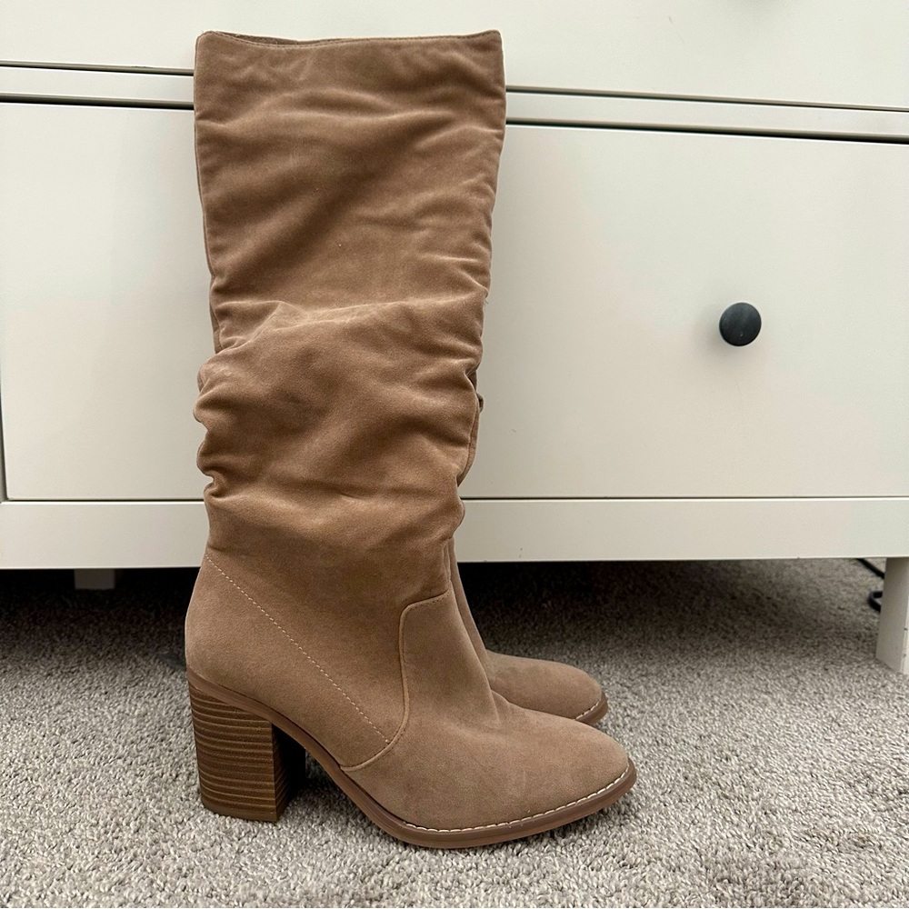 Universal Thread boots